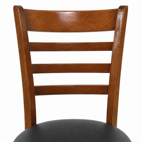 Silla Catalán de madera de pino para eventos o restaurantes. Detalle del respaldo de madera.