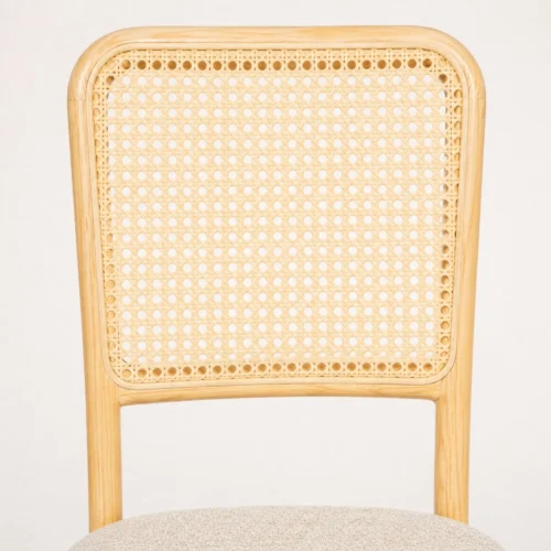 Silla Frida de madera de pino, detalle respaldo bejuco.