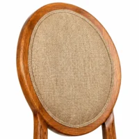 Silla Luis XV de madera de pino para eventos. Detalle del respaldo tapizado