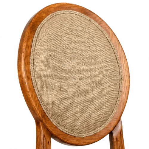 Silla Luis XV de madera de pino para eventos. Detalle del respaldo tapizado