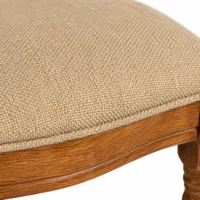 Silla Luis XV de madera de pino para eventos. Detalle del asiento tapizado