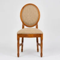 Silla Luis XV de madera de pino para eventos. Asiento y respaldo tapizado