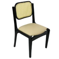 Silla Alison de madera de pino con respaldo de bejuco sintético, asiento tapizado en beige. No apilable, adecuada para interior.