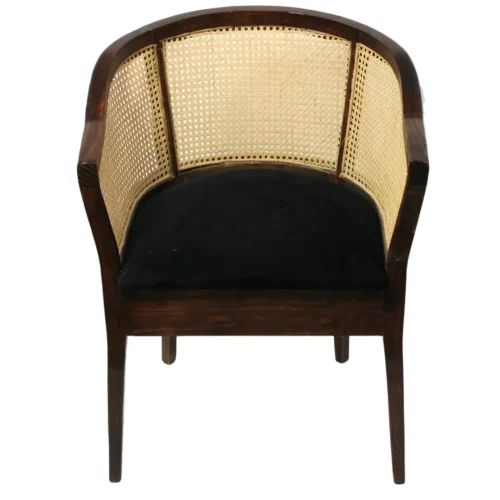 Silla Alondra 02 de madera de pino con respaldo de bejuco sintético y asiento tapizado, no apilable.