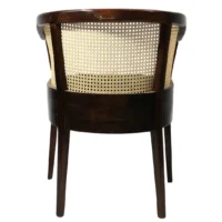 Silla Alondra de madera de pino con respaldo de bejuco sintético y asiento tapizado, no apilable.