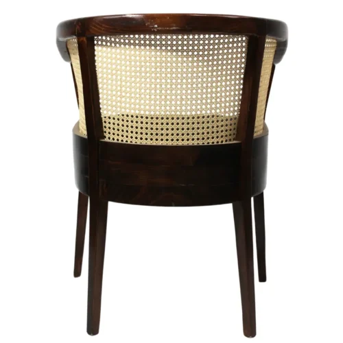 Silla Alondra de madera de pino con respaldo de bejuco sintético y asiento tapizado, no apilable.