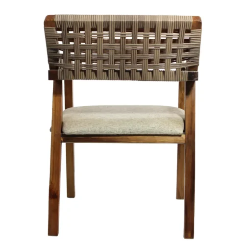 Silla Andora de madera de pino con respaldo de ratán sintético y asiento tapizado, apilable.