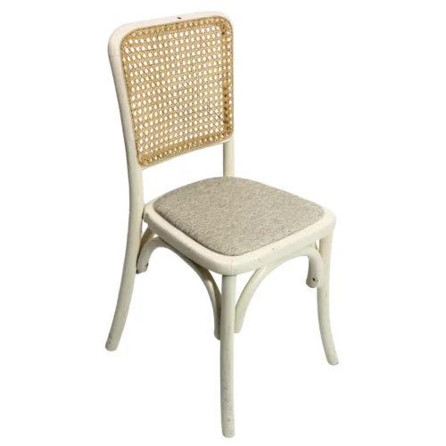 Silla Frida Tapizado de madera de pino con respaldo de bejuco sintético y asiento tapizado, apilable.