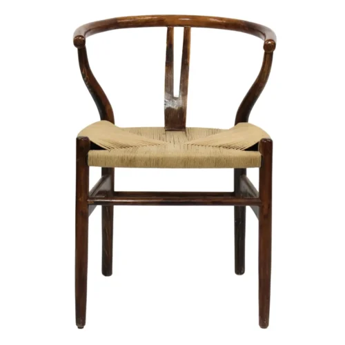 Silla Wishbone 02 de madera de pino con asiento de celulosa natural, no apilable.