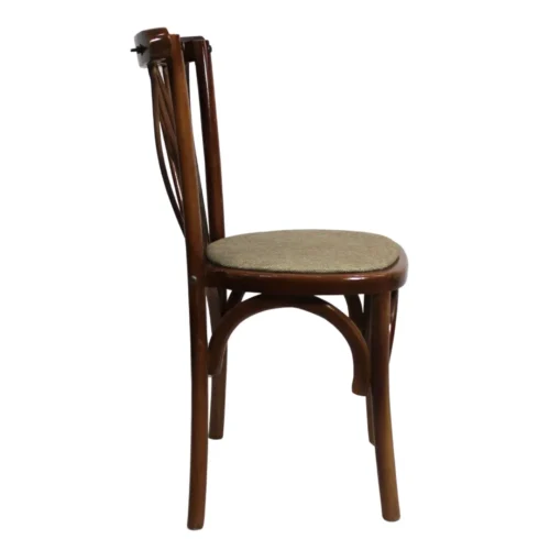 Silla Bistro de madera de pino, respaldo de mimbre natural, asiento tapizado en gris. Apilable, adecuada para interior.