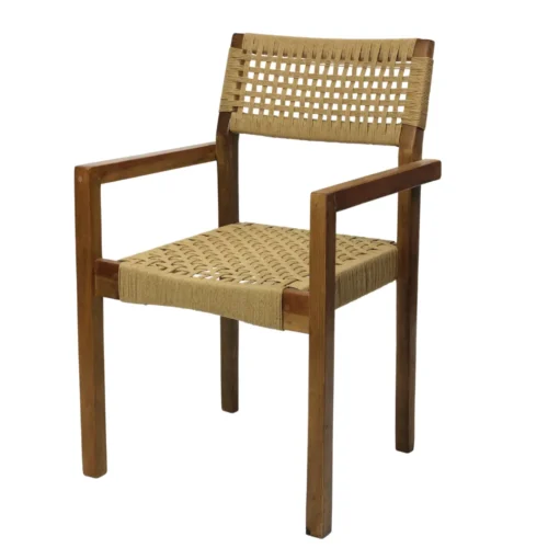 Silla Carey de madera de pino, respaldo y asiento tejido en celulosa natural. No apilable, adecuada para interior.