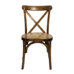 Silla Crossback con respaldo de cruceta y asiento de madera, apilable.