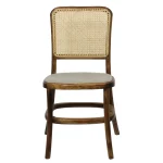 Silla Felisa 02 de madera de pino con respaldo de bejuco sintético y asiento tapizado, apilable.