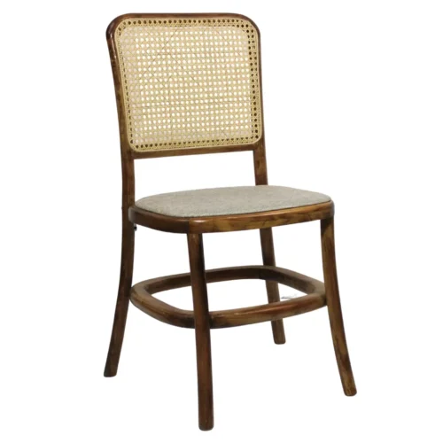 Silla Felisa Tapizado de madera de pino con respaldo de bejuco sintético y asiento tapizado, apilable.