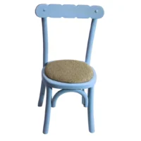 Silla Nube infantil de madera de pino infantil color celeste, respaldo en forma de nube, asiento tapizado en color beige, apilable, adecuada para interior.