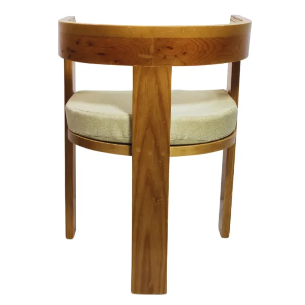 silla-madera-kenia-3 Silla Kenia de madera de pino, respaldo, descansa brazos y asiento tapizado en color beige, no apilable, adecuada para interior.