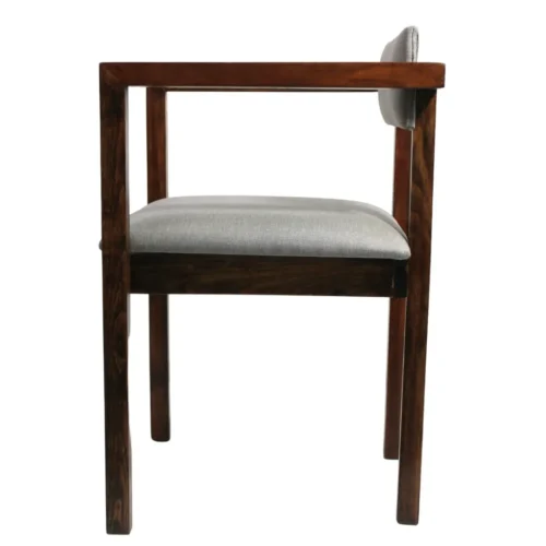 Silla Laura de madera de pino con respaldo y asiento tapizados, no apilable.