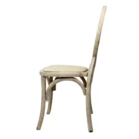 Silla Marian de madera de pino, respaldo de bejuco sintético, asiento tapizado en color beige, apilable, adecuada para interior.