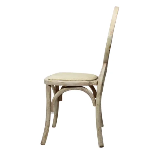 Silla Marian de madera de pino, respaldo de bejuco sintético, asiento tapizado en color beige, apilable, adecuada para interior.
