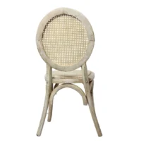 Silla Marian de madera de pino, respaldo de bejuco sintético, asiento tapizado en color beige, apilable, adecuada para interior.