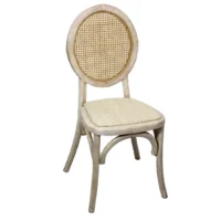 Silla Marian de madera de pino, respaldo de bejuco sintético, asiento tapizado en color beige, apilable, adecuada para interior.