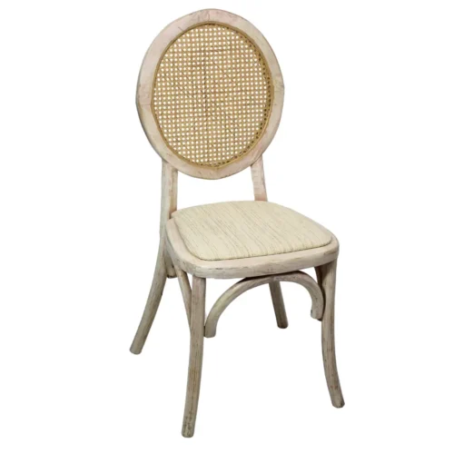 Silla Marian de madera de pino, respaldo de bejuco sintético, asiento tapizado en color beige, apilable, adecuada para interior.