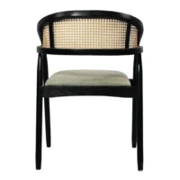 Silla Praga de madera de pino con respaldo de bejuco sintético y asiento tapizado, no apilable.