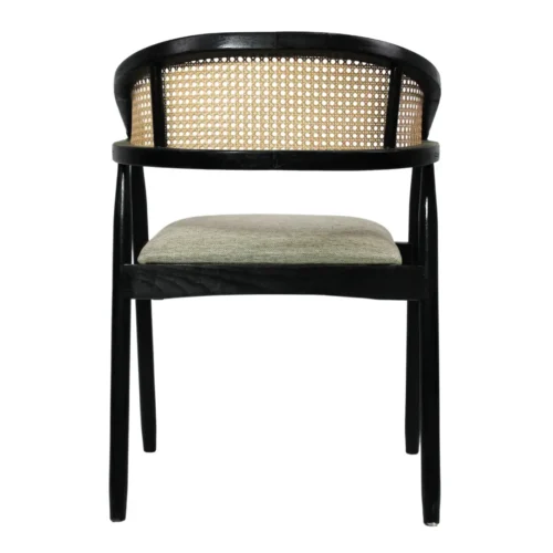 Silla Praga de madera de pino con respaldo de bejuco sintético y asiento tapizado, no apilable.