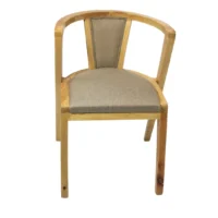 Silla Suecia de madera de pino con respaldo y asiento tapizados, no apilable.