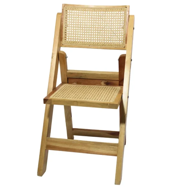 Silla Sunny de madera de pino con respaldo y asiento de bejuco sintético, plegable.