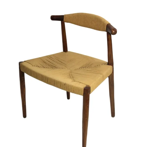 Silla Romi Tejido de madera de pino con respaldo y asiento de celulosa natural, apilable.