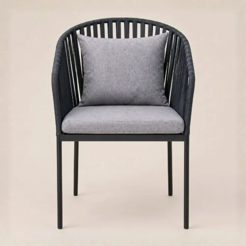 Silla Malibú metálica, de acero tubular, respaldo tejido en cinta de polipropileno, asiento de metal con cojín tapizado desmontable. Apilable.