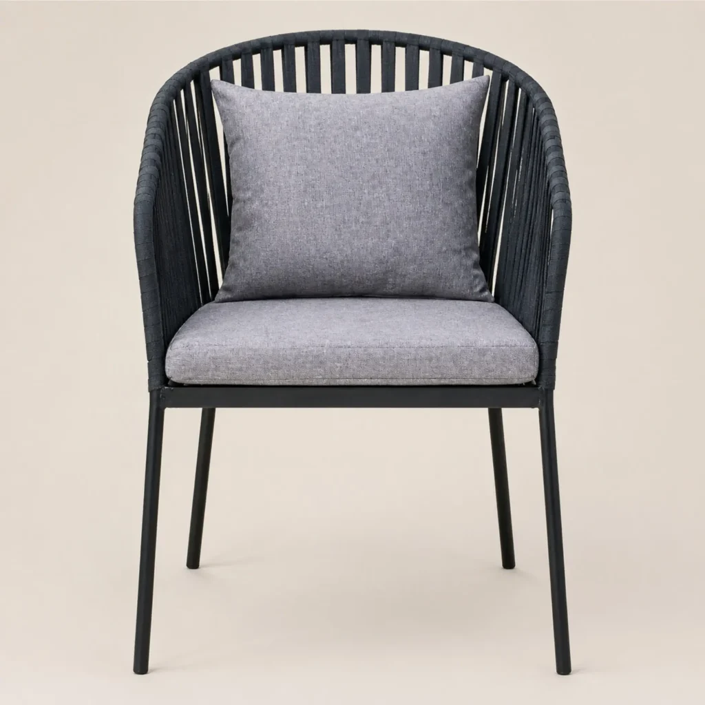 Silla Malibú metálica, de acero tubular, respaldo tejido en cinta de polipropileno, asiento de metal con cojín tapizado desmontable. Apilable.