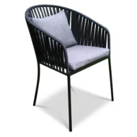 Silla Malibú metálica, de acero tubular, respaldo tejido en cinta de polipropileno, asiento de metal con cojín tapizado desmontable. Apilable.