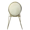 Silla Ovalo metálica, de varilla sólida con respaldo y asiento tapizados color blanco. Apilable, adecuada para interior.