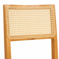 Silla Niza de madera de pino para eventos o restaurantes. Detalle del respaldo en bejuco.