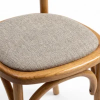 Silla Noback de madera de pino con asiento tapizado, apilable.