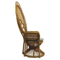 Silla Pavorreal de ratán y mimbre con respaldo y asiento tapizado, no apilable.