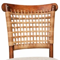 Silla Tejeda de madera de pino. Detalle respaldo ratán sintético