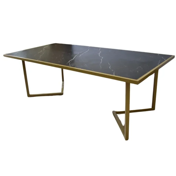 Mesa Triángulo 01 para eventos, ideal para interior, con cubierta de melamina, color negra.