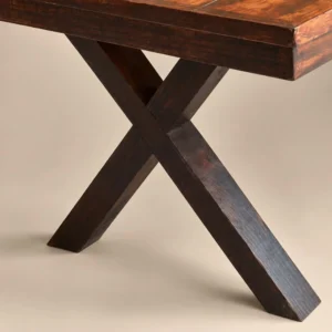 Mesa California para eventos. Mesa de madera, detalle patas en X.