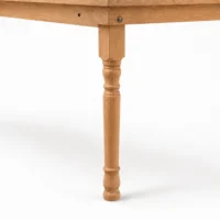 Mesa para eventos Carlota, de madera de pino rectangular. Detalle de las patas.