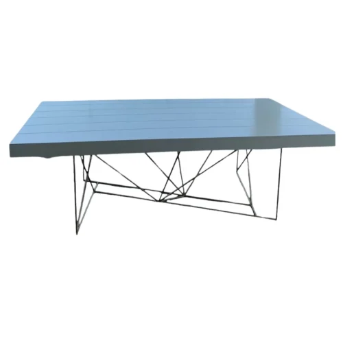 Mesa Minimalista 01 para eventos, ideal para interior, con cubierta de triplay de pino.