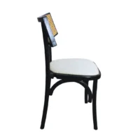 silla-candy-de-madera-02 Silla Candy, fabricada a base de madera de pino, con respaldo tejido de bejuco sintético y asiento tapizado. Ideal para interiores. Apilable.