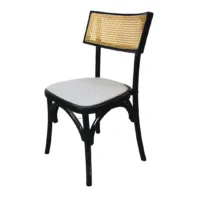 silla-candy-de-madera-04 Silla Candy, fabricada a base de madera de pino, con respaldo tejido de bejuco sintético y asiento tapizado. Ideal para interiores. Apilable.