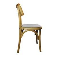 silla-candy-de-madera-06 Silla Candy, fabricada a base de madera de pino, con respaldo tejido de bejuco sintético y asiento tapizado. Ideal para interiores. Apilable.