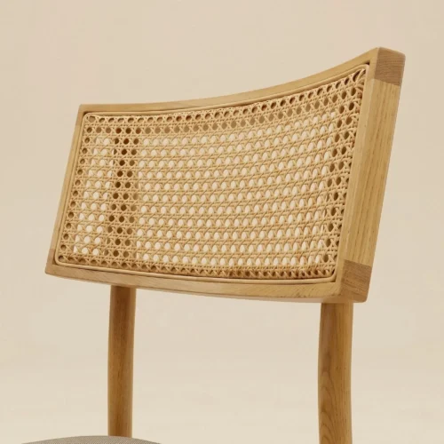 Silla Candy de madera de pino, detalle respaldo rectangular de bejuco