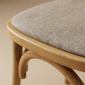 Silla Candy de madera de pino, detalle asiento tapizado