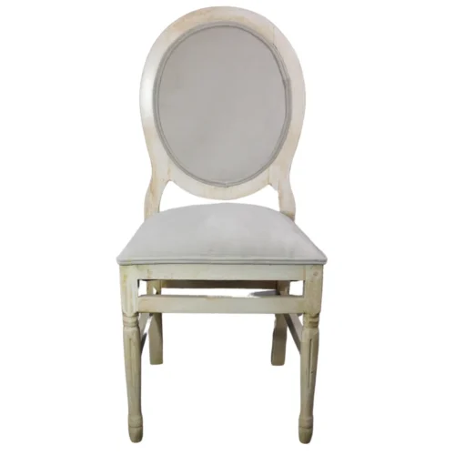 Silla Carlota 03, fabricada a base de madera de pino, con respaldo y asiento tapizado con relleno de esponja de 1 y 5 cm respectivamente. Ideal para interiores. Apilable.