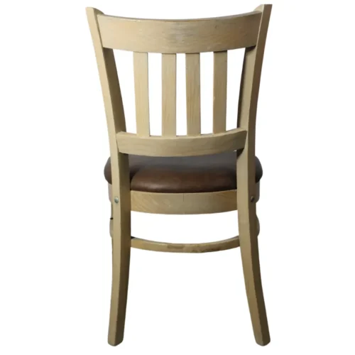 Silla Catalea, fabricada a base de madera de pino, con respaldo de madera de pino y asiento tapizado. Ideal para interiores. No apilable.